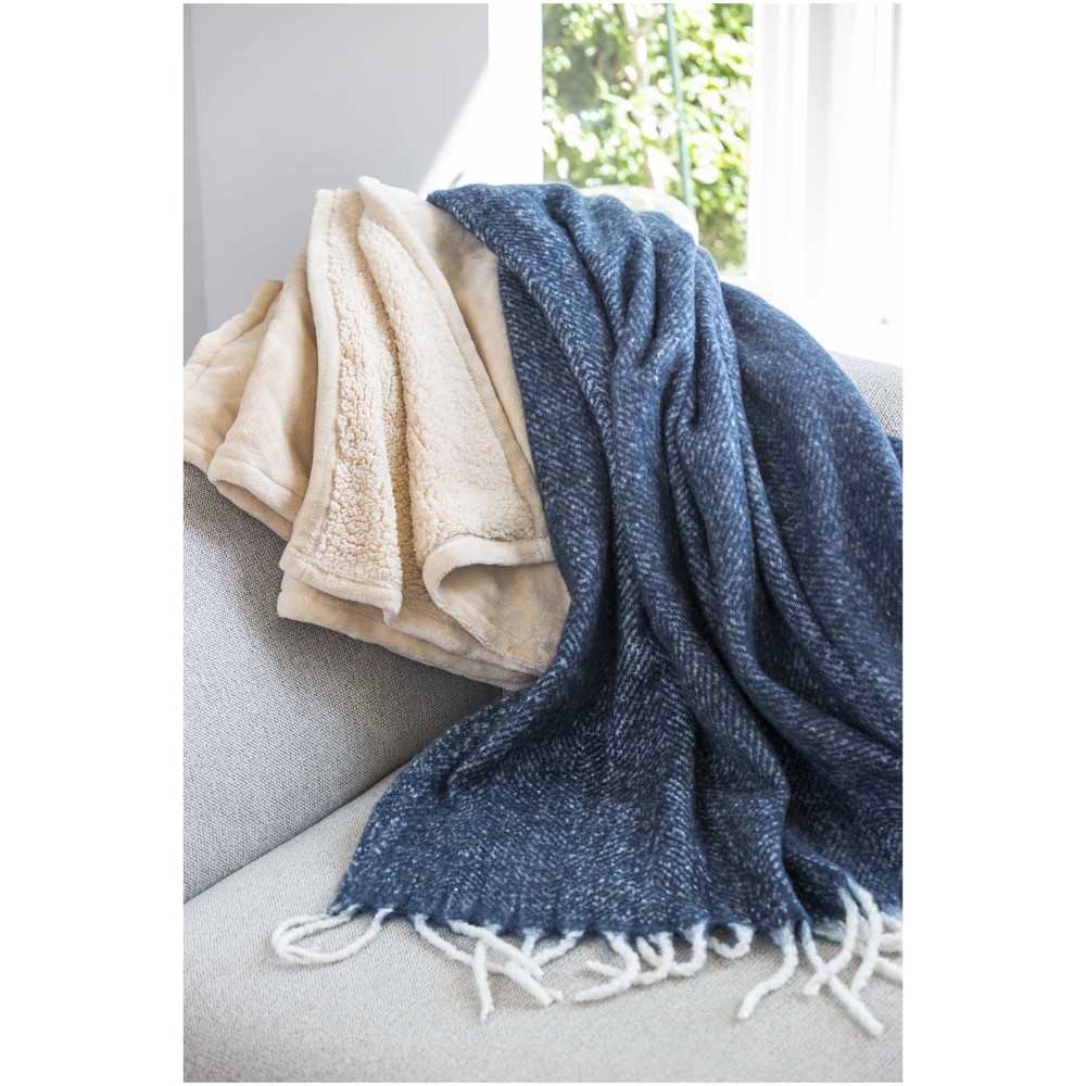 Dolly GRS recycled blanket