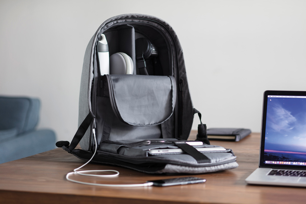 Bobby Hero Regular, Anti-theft backpack