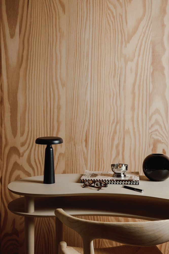 VINGA Avery RCS table lamp