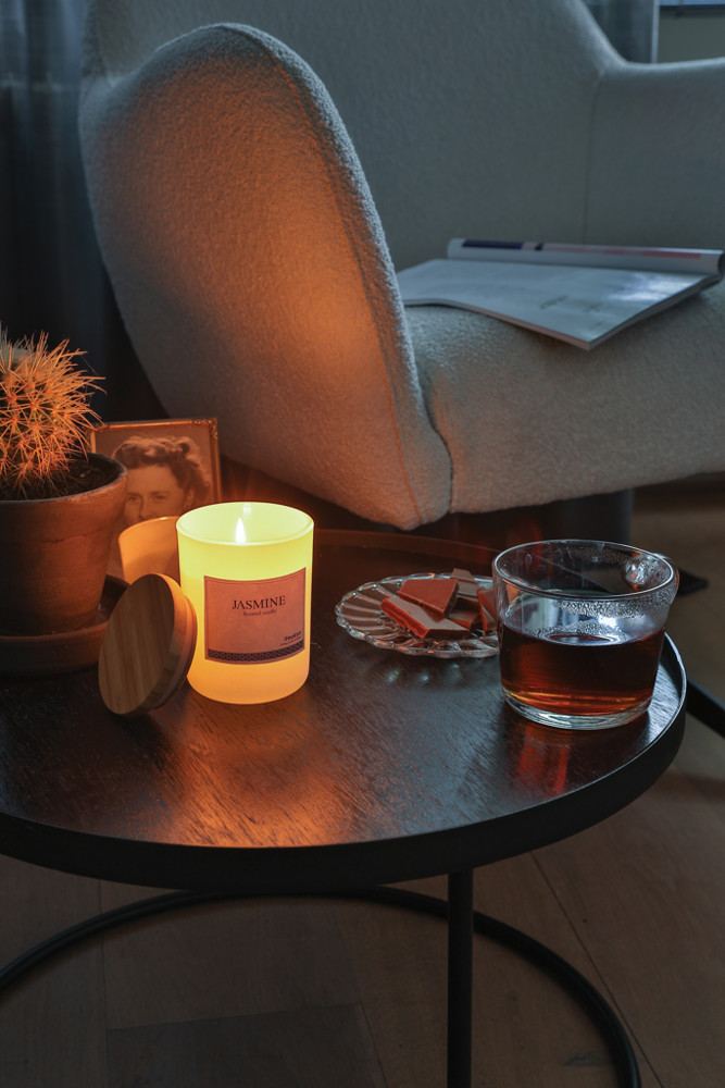Ukiyo deluxe scented candle with bamboo lid