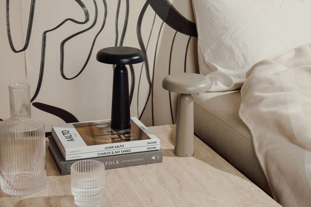 VINGA Avery RCS table lamp