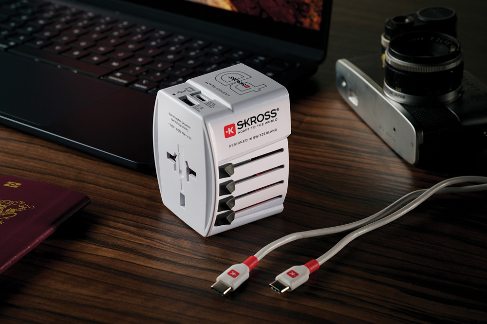 SKROSS World Travel Adapter MUV 65W PD with USB C Cable