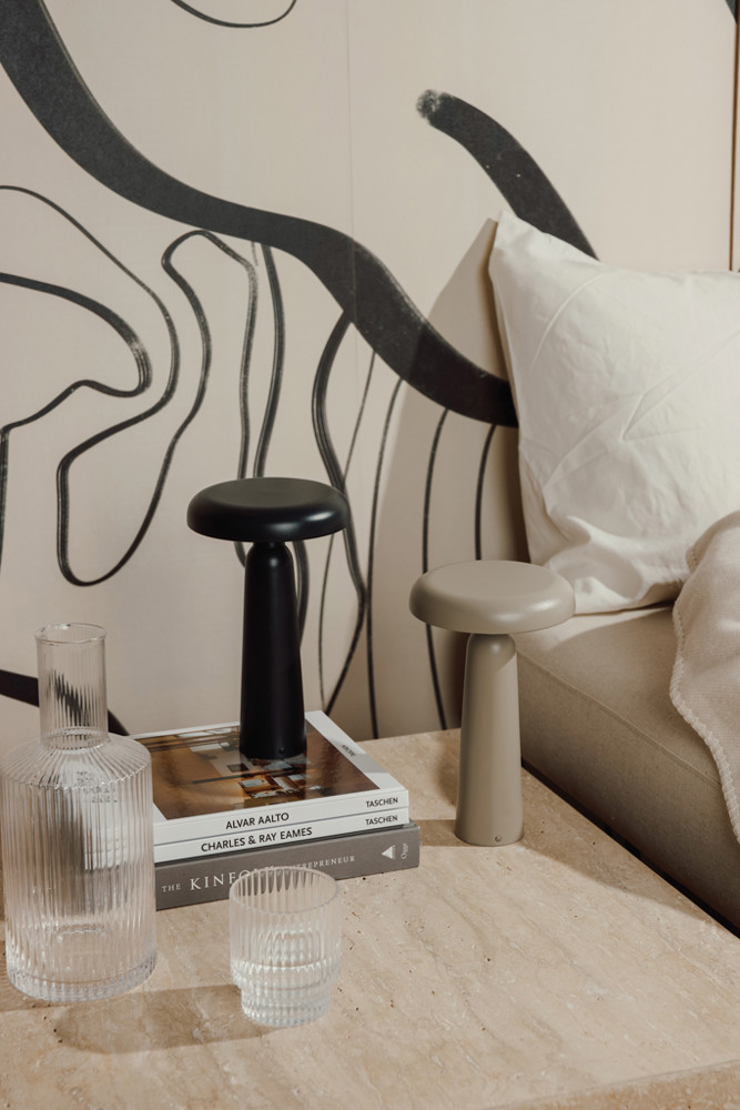 VINGA Avery RCS table lamp