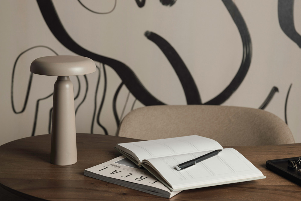 VINGA Avery RCS table lamp
